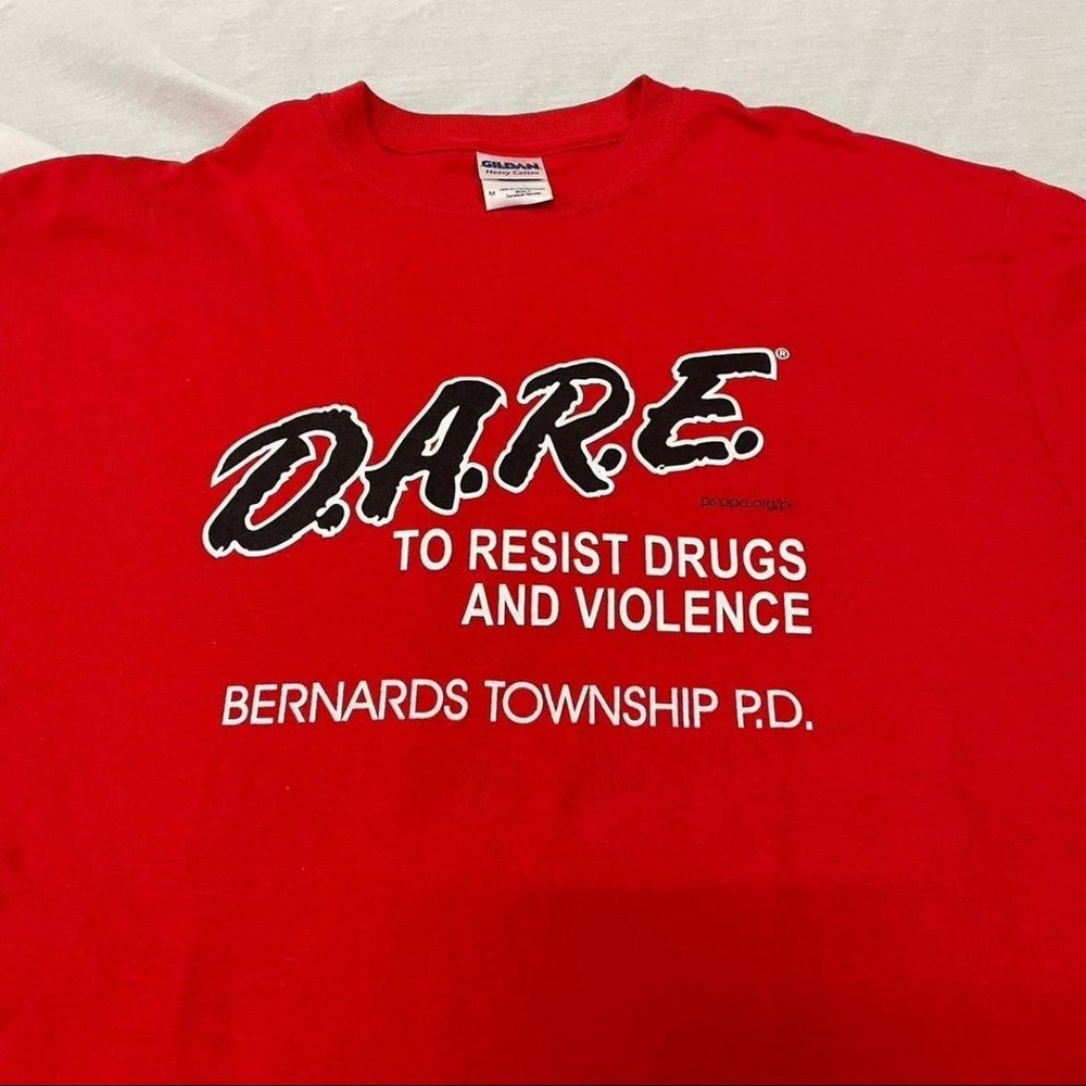 Vintage Y2K DARE Against Drugs Classic Graphic T Shirt - Mens Medium